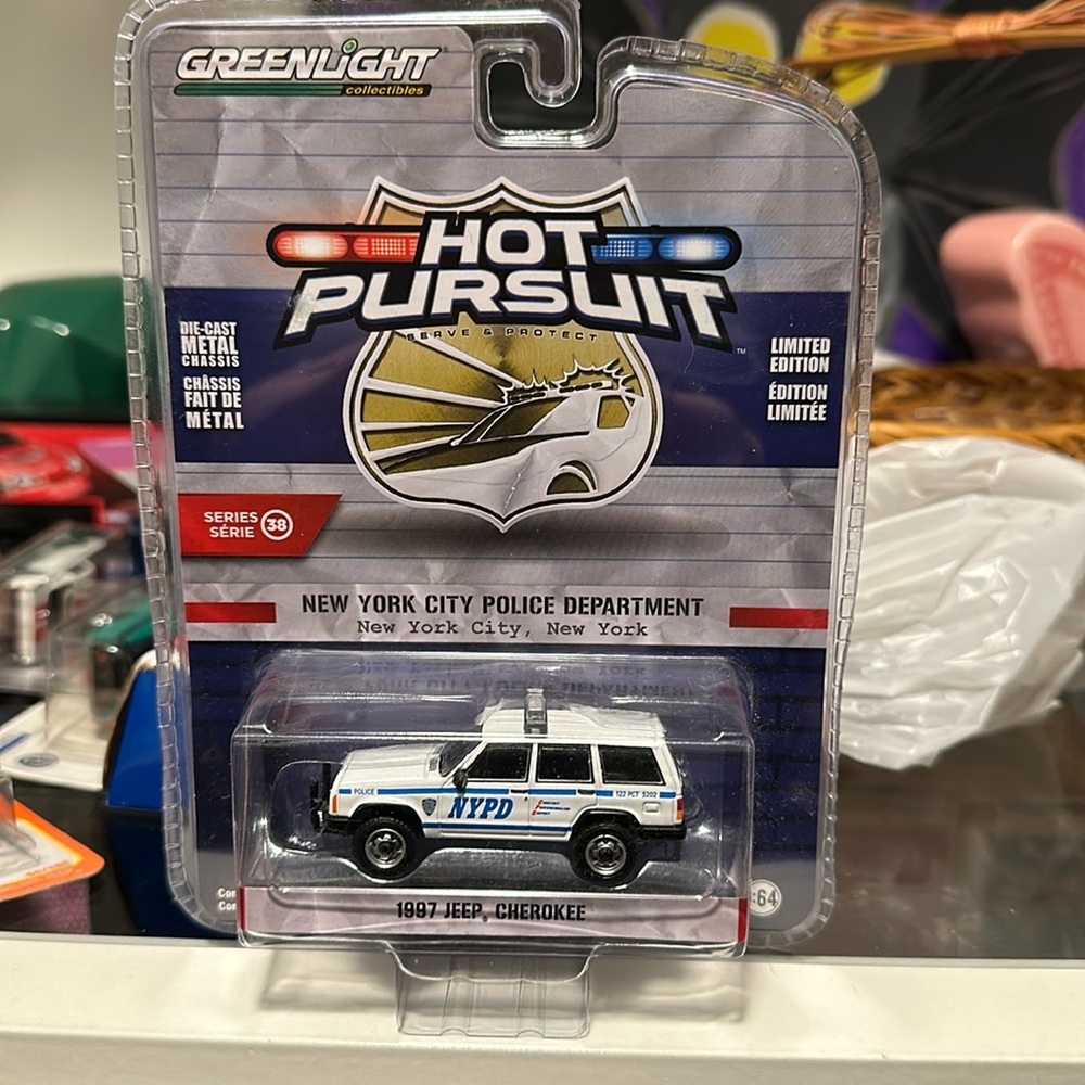 Hot Pursuit New York City Police Dept. 1997 Jeep Cherokee